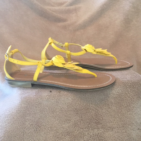 Sandals. - Picture 2 of 3